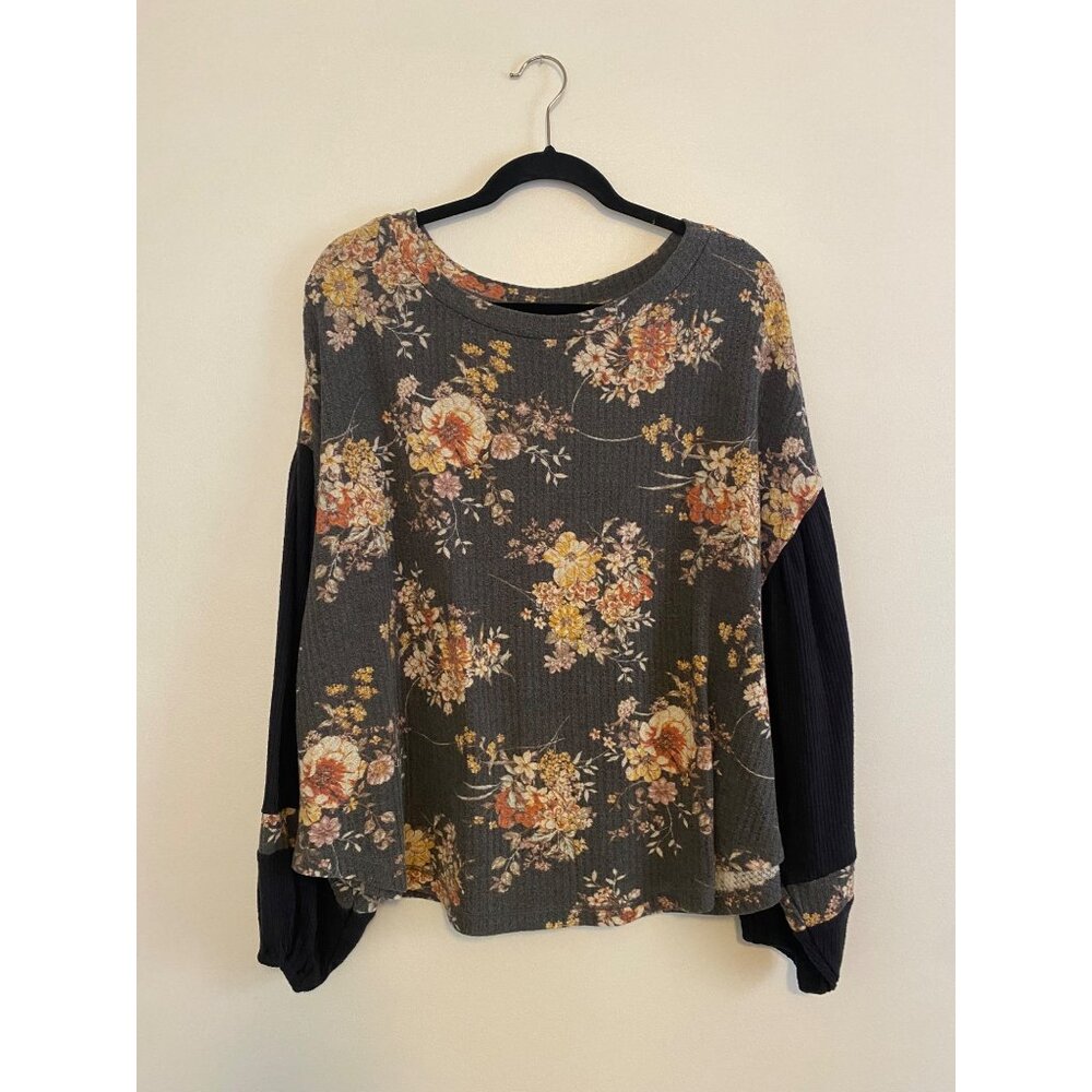 Wonderly Gray Floral Print Top With Contrasting Balloon Sleeves Size XL